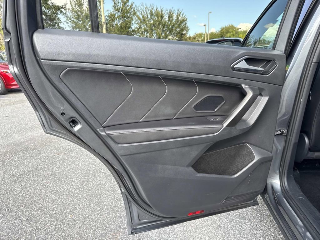 Used 2022 Volkswagen Tiguan SE R-Line image 13
