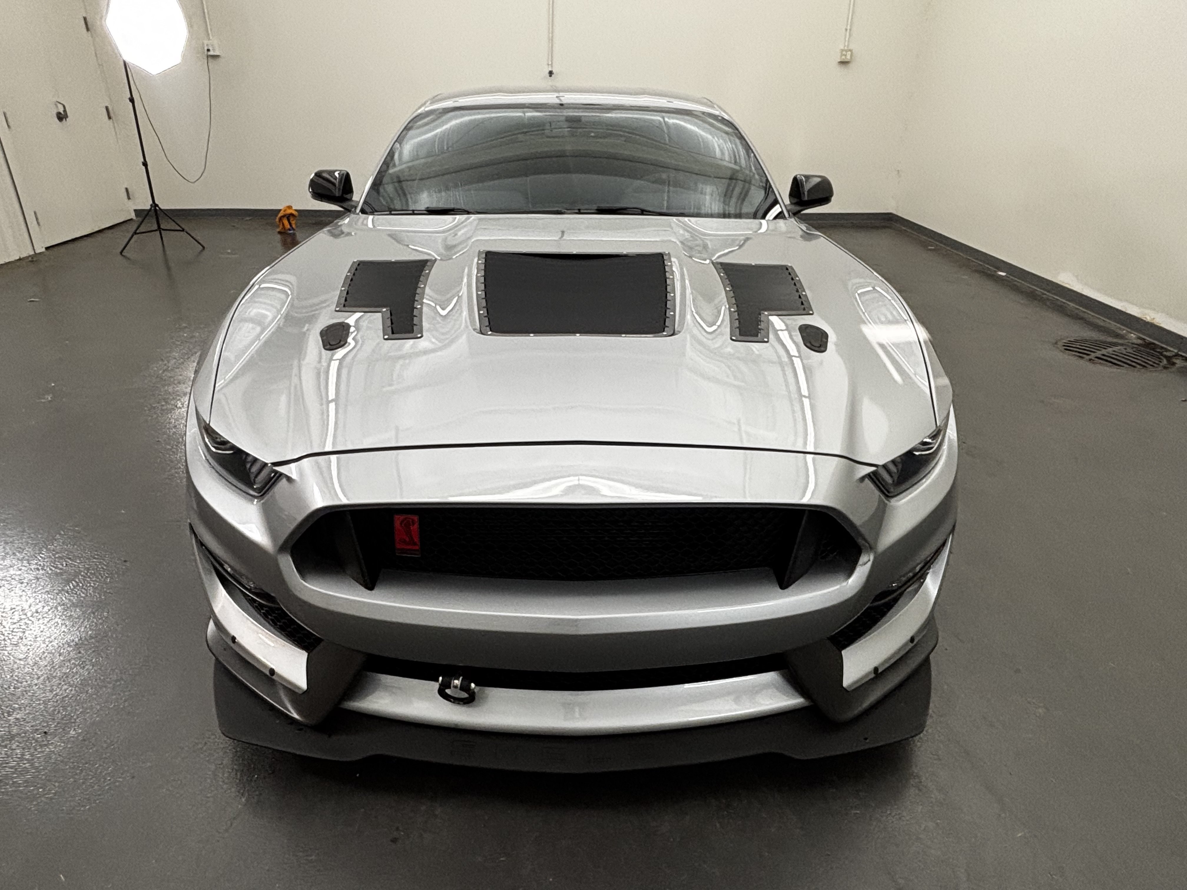Used 2020 Ford Mustang Shelby GT350R w/ GT350R Equipment Group 920A RWD image 2