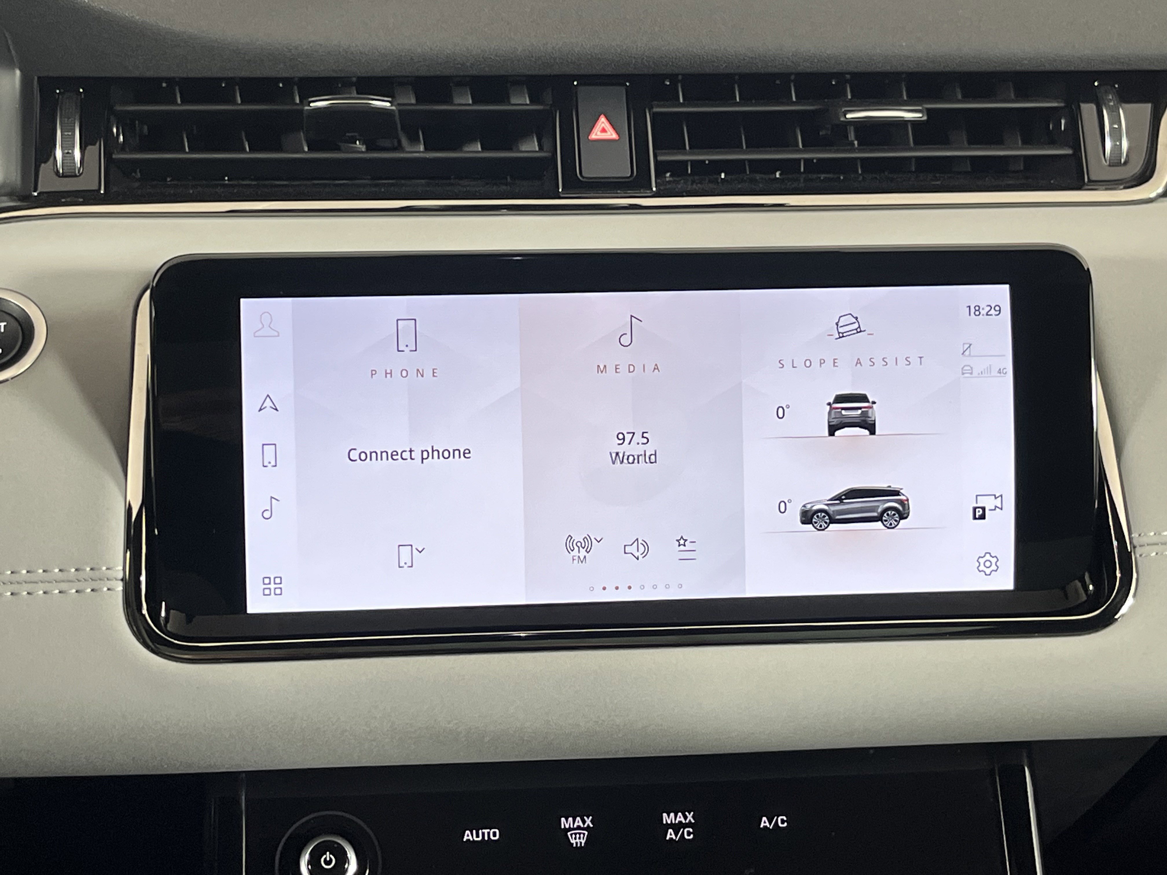 Used 2023 Land Rover Range Rover Evoque R-Dynamic SE image 15