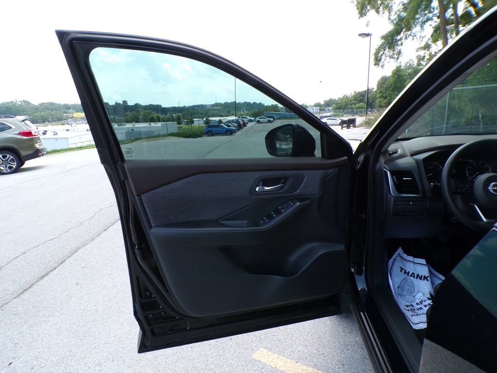 Used 2022 Nissan Rogue SV AWD/4WD image 20