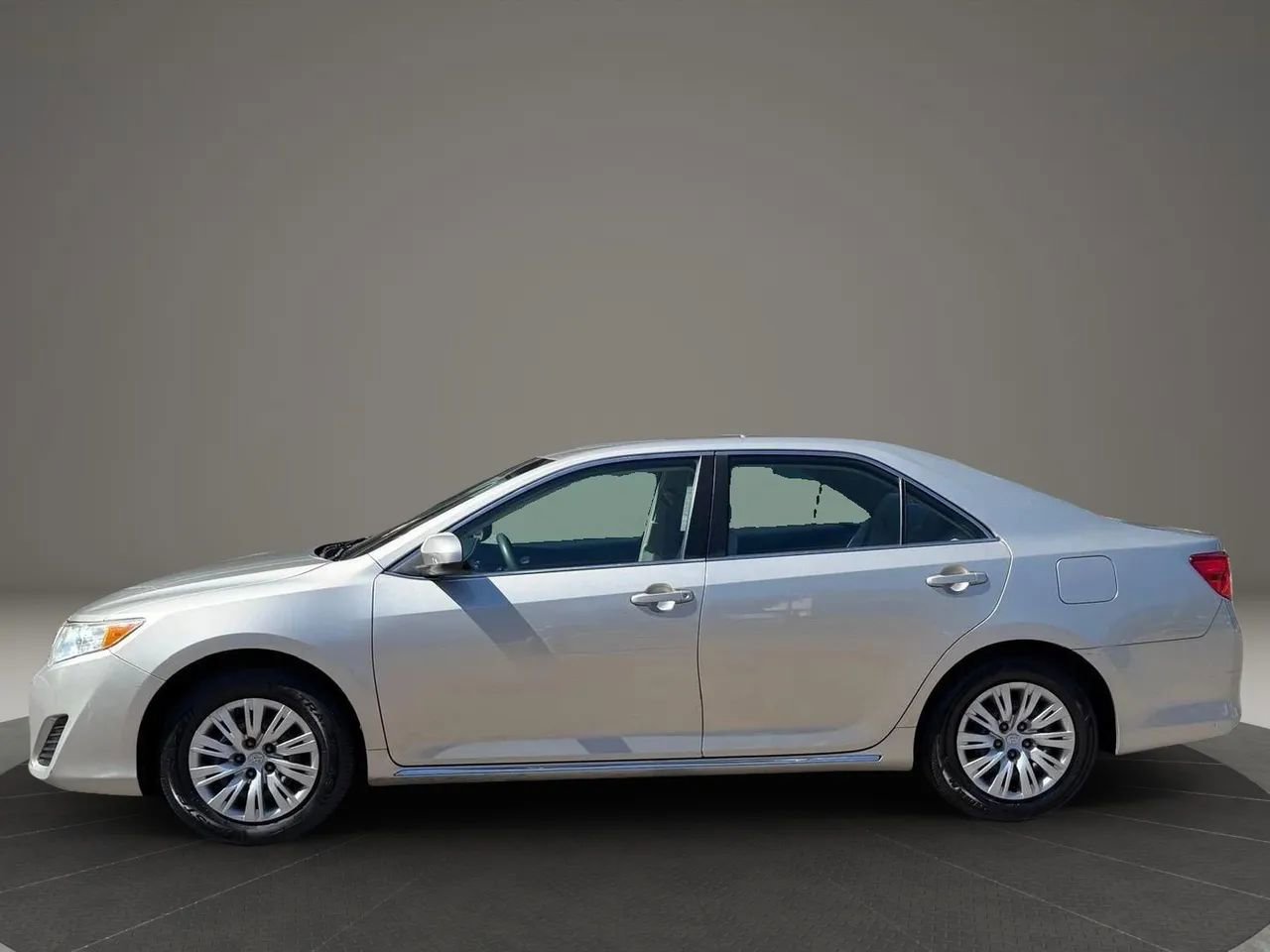 Used 2013 Toyota Camry LE image 8