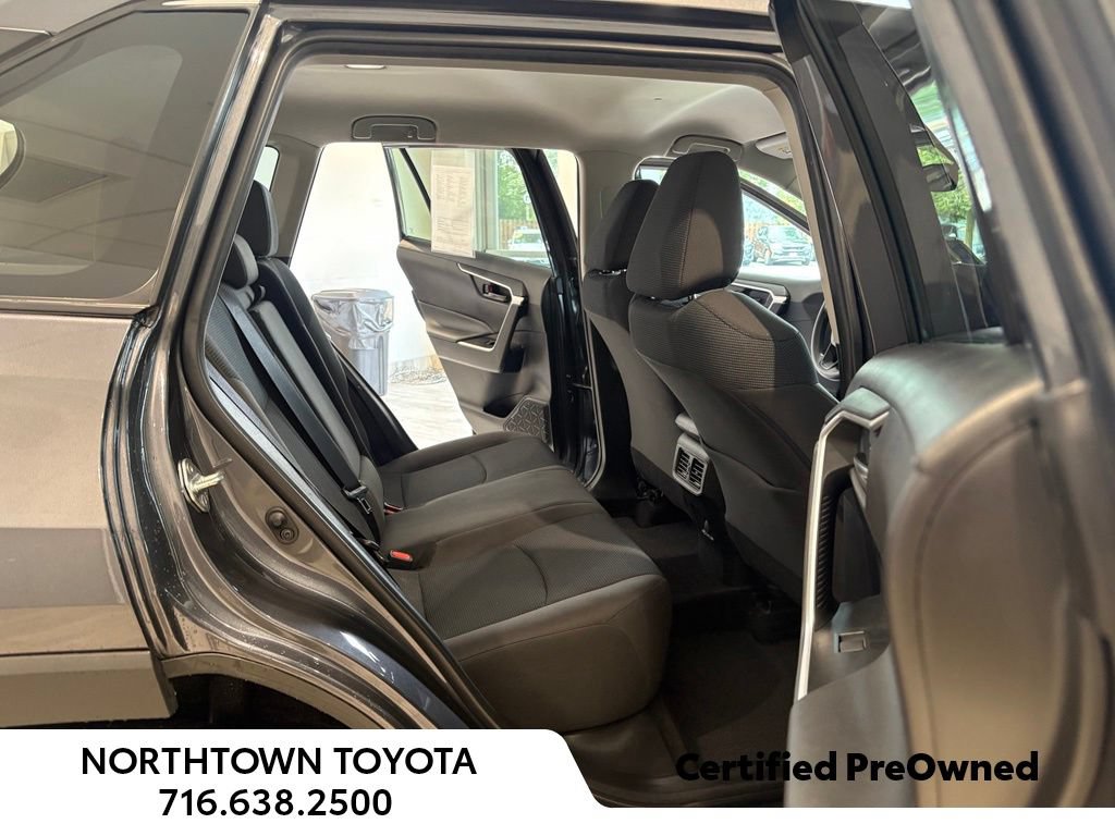 Used 2022 Toyota RAV4 LE w/ Carpet Mat Package (TMS) AWD/4WD image 20