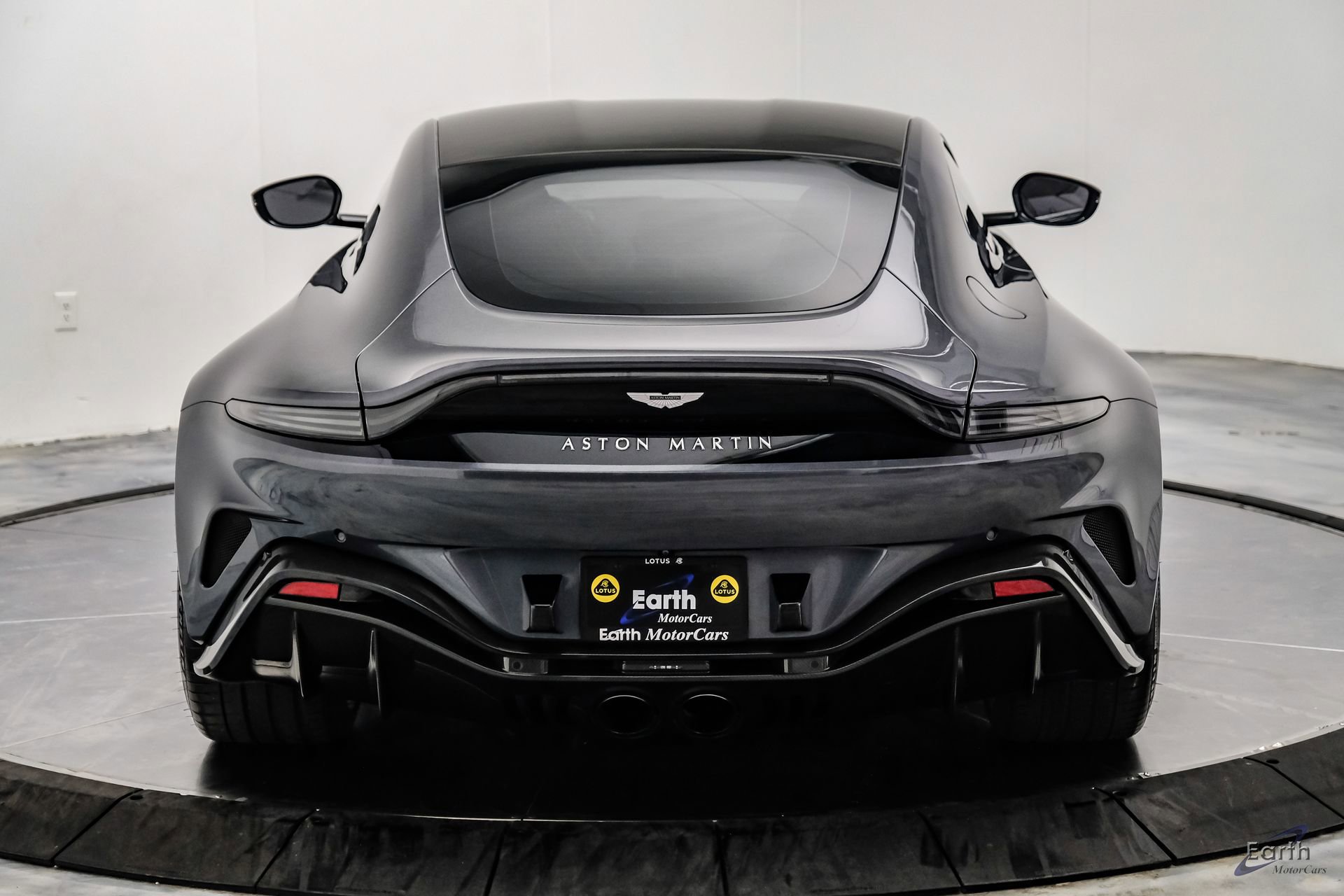 Used 2023 Aston Martin V12 Vantage RWD image 16