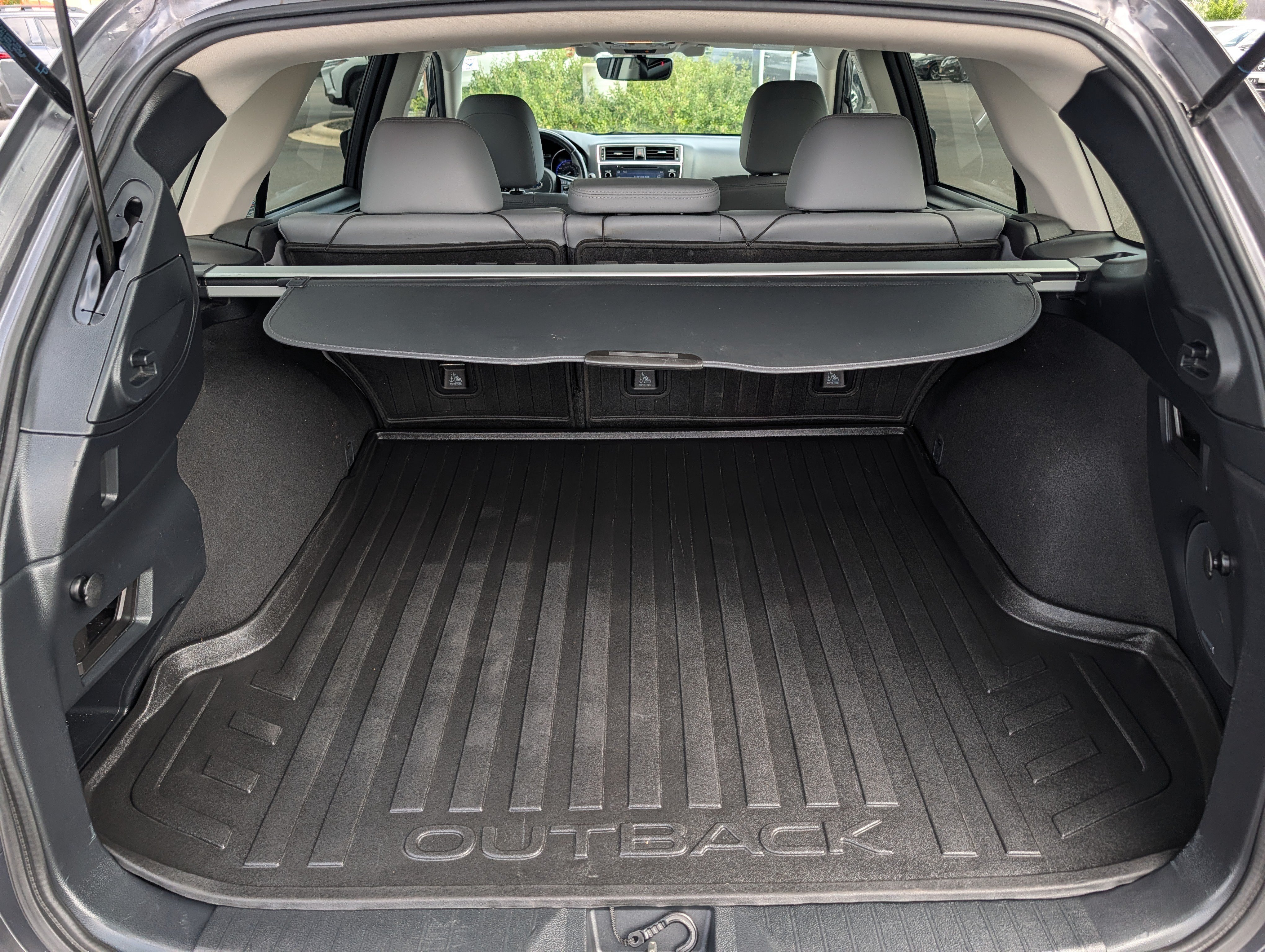 Used 2019 Subaru Outback 3.6R Limited AWD/4WD image 18