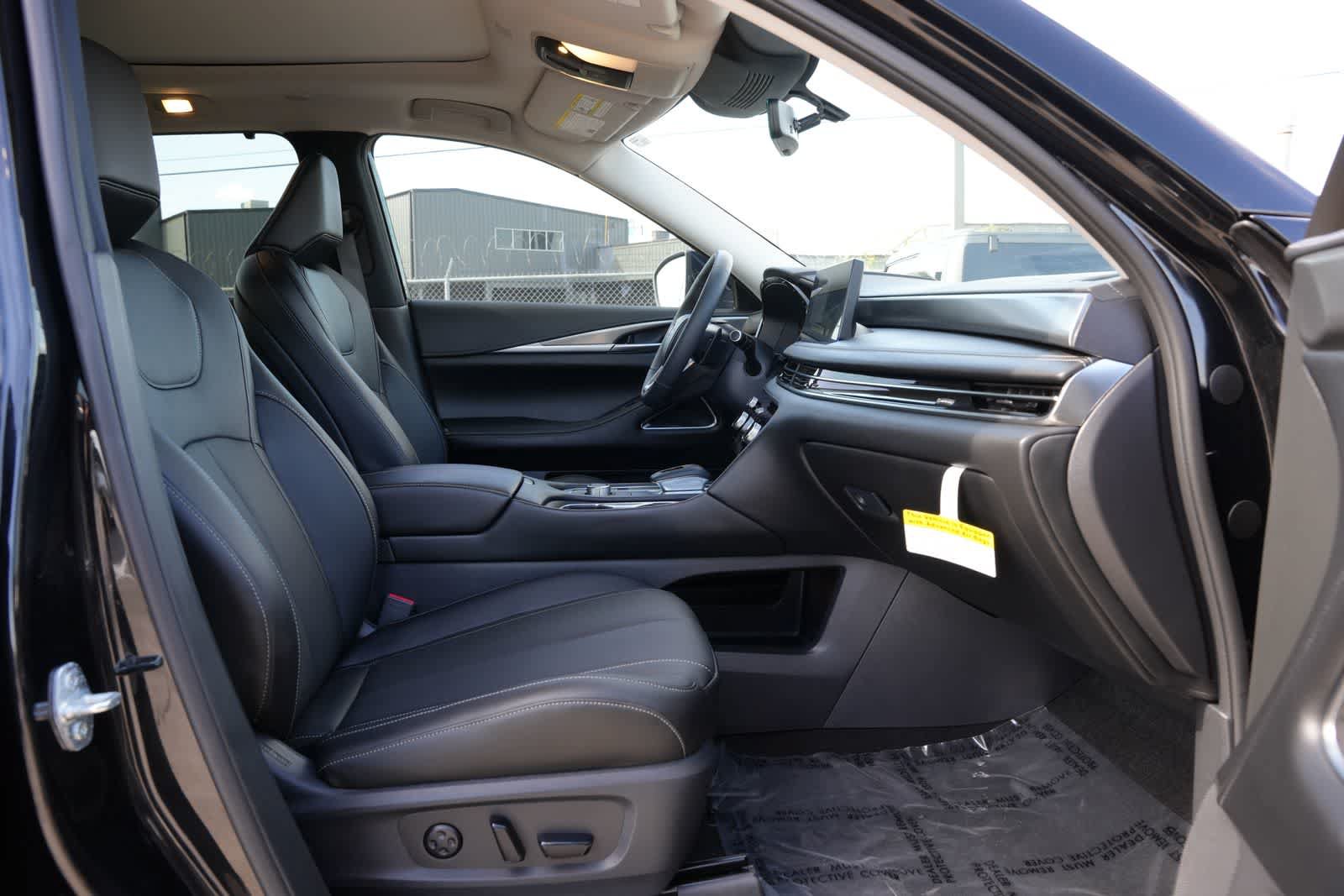 Certified 2026 INFINITI QX60 Luxe w/ Cargo Package FWD image 23