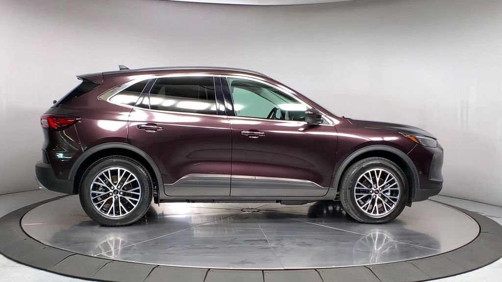 New 2023 Ford Escape SE w/ PHEV Premium Package FWD image 9