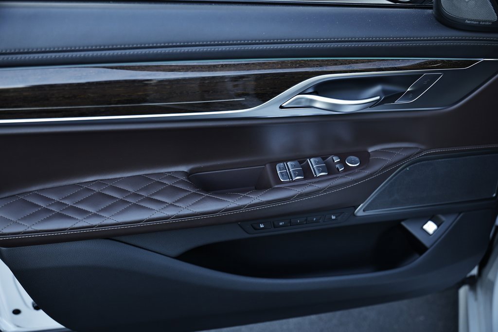 Used 2022 BMW 750i xDrive w/ Luxury Rear Seating Package image 16