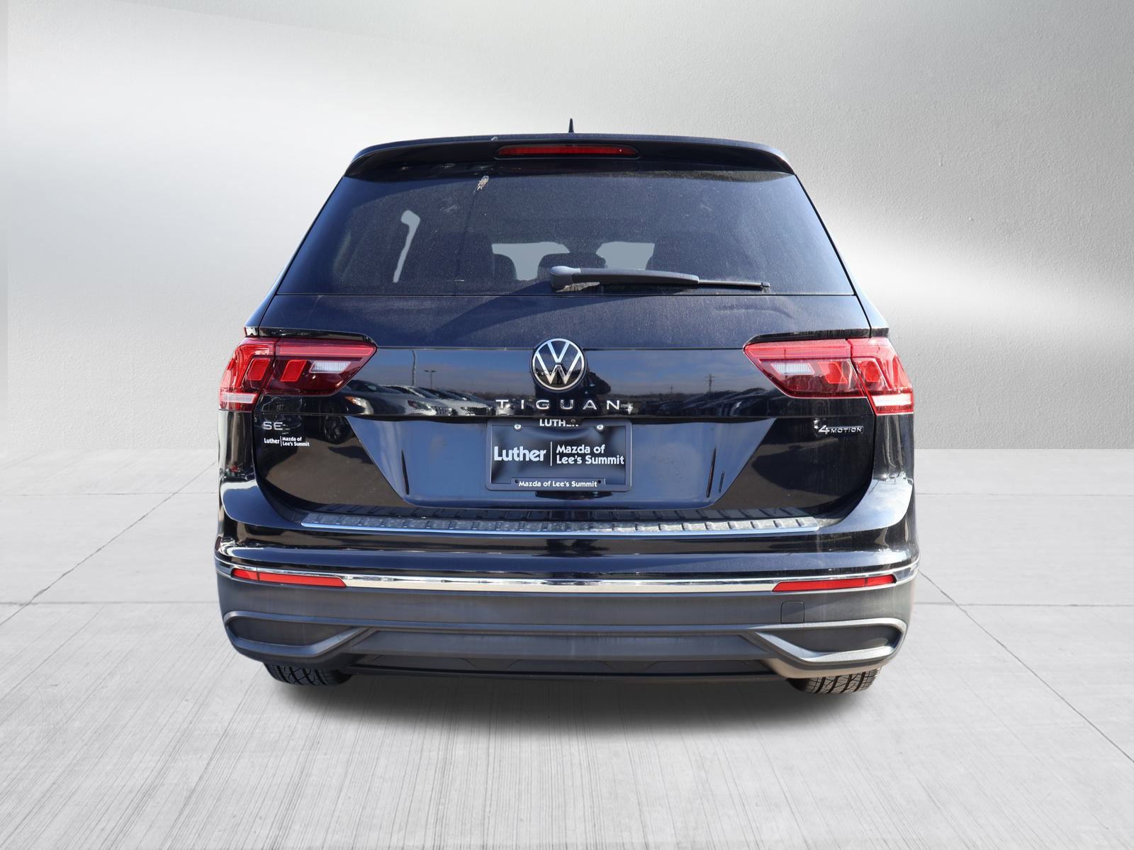 Used 2022 Volkswagen Tiguan SE w/ Panoramic Sunroof Package image 6