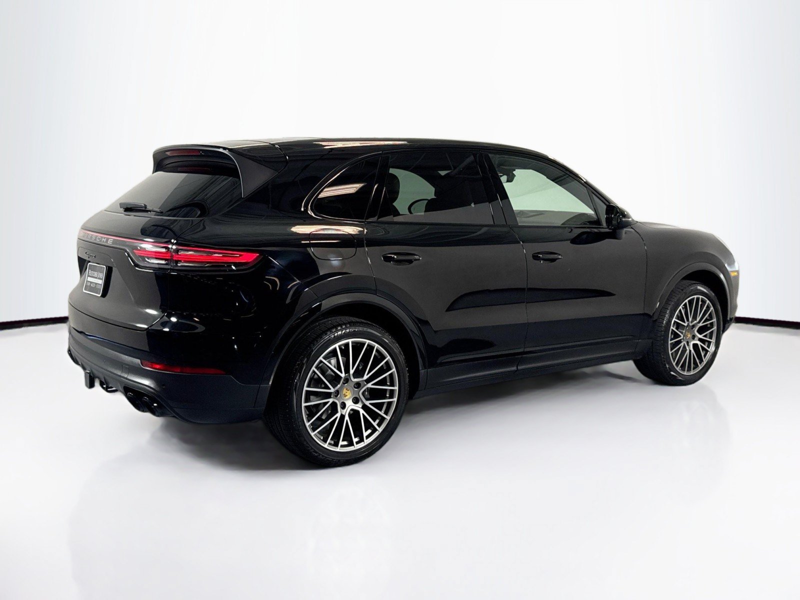 Used 2023 Porsche Cayenne Platinum Edition AWD/4WD image 9