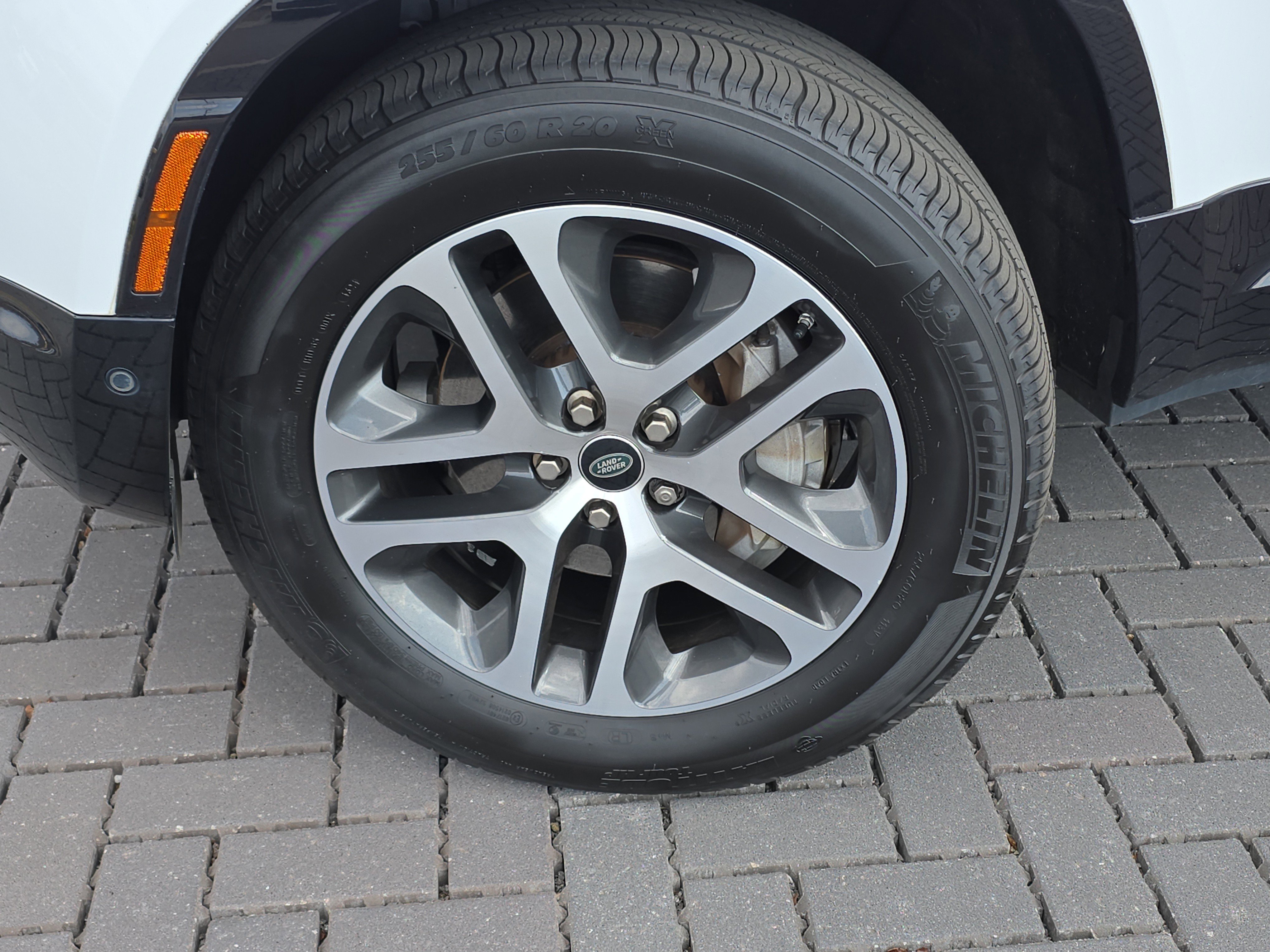 Used 2021 Land Rover Defender 110 X-Dynamic HSE image 11