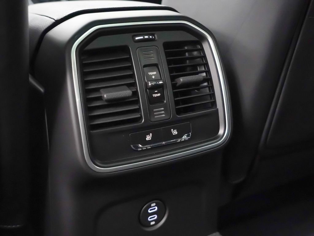 Used 2026 Porsche Macan AWD/4WD image 34