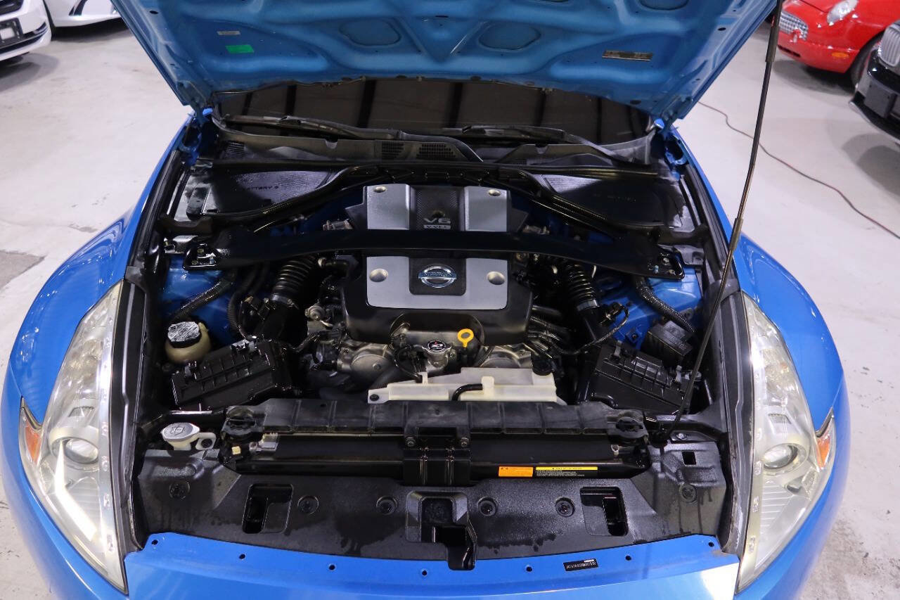 Used 2009 Nissan 370Z Touring w/ Sport Pkg image 9
