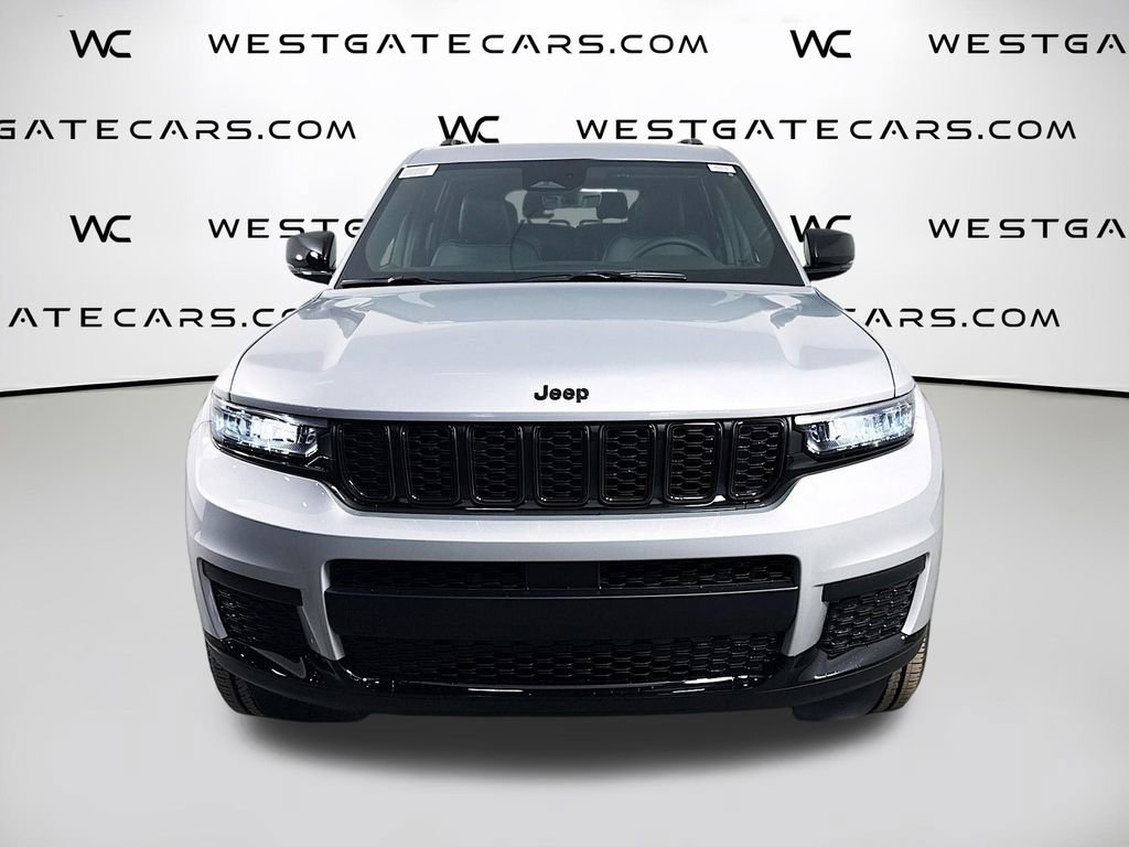 New 2025 Jeep Grand Cherokee L Laredo image 4