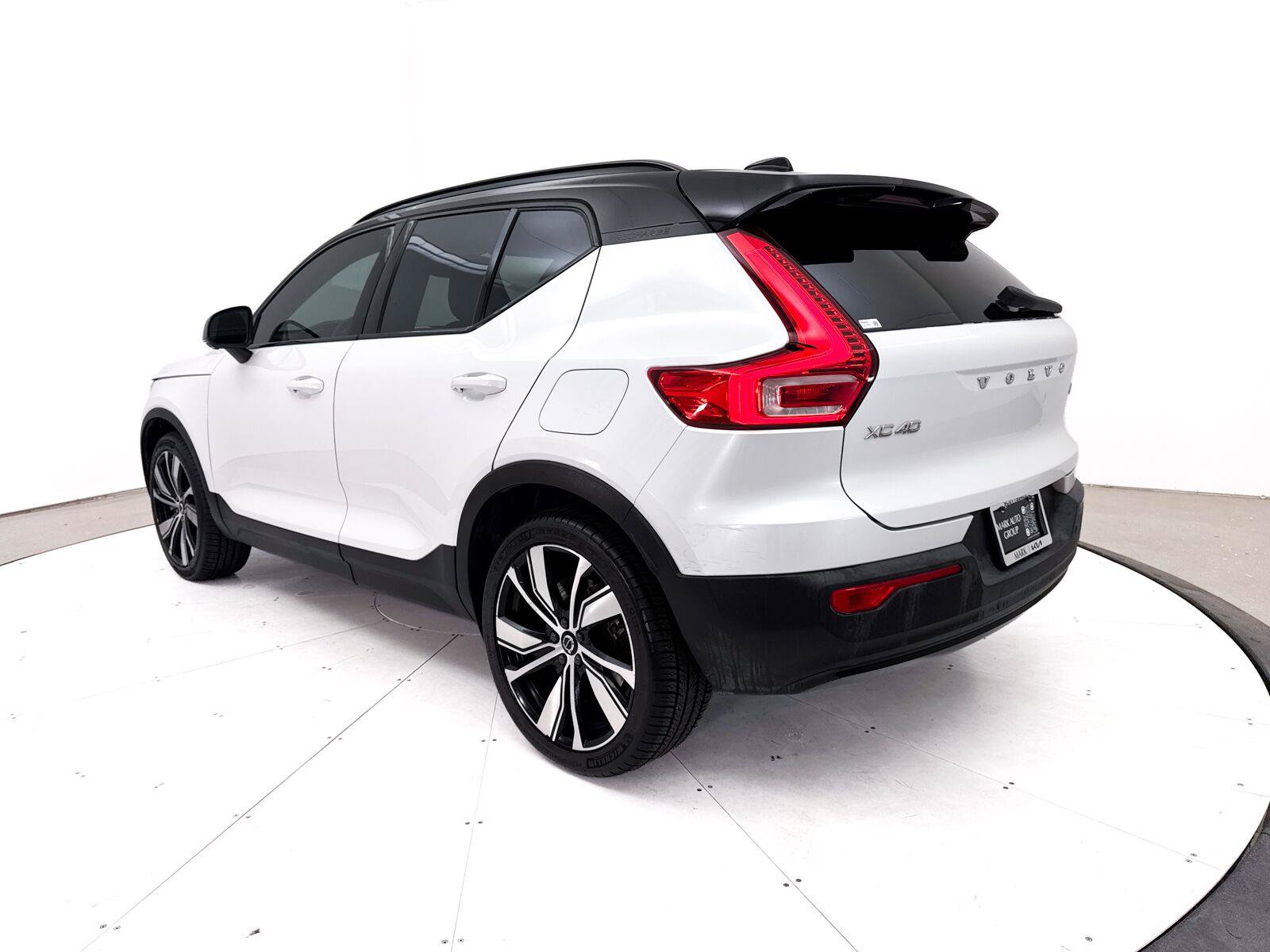 Used 2021 Volvo XC40 P8 Recharge w/ Advanced Package AWD/4WD image 15