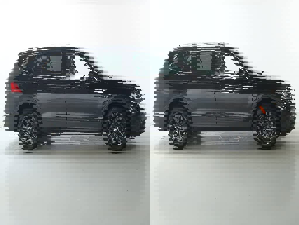 Certified 2023 Volkswagen Tiguan SE image 11