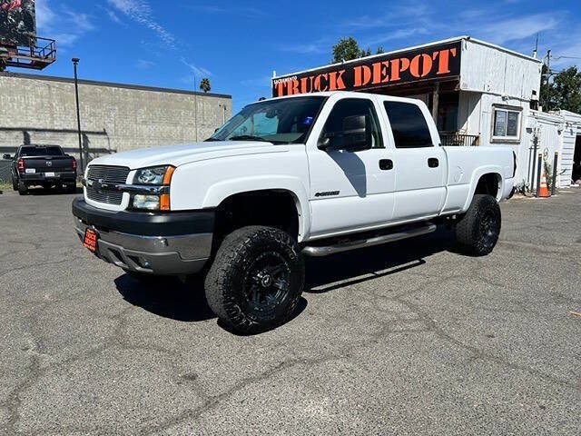 Used 2004 Chevrolet Silverado 2500 LT w/ Skid Plate Package AWD/4WD image 3
