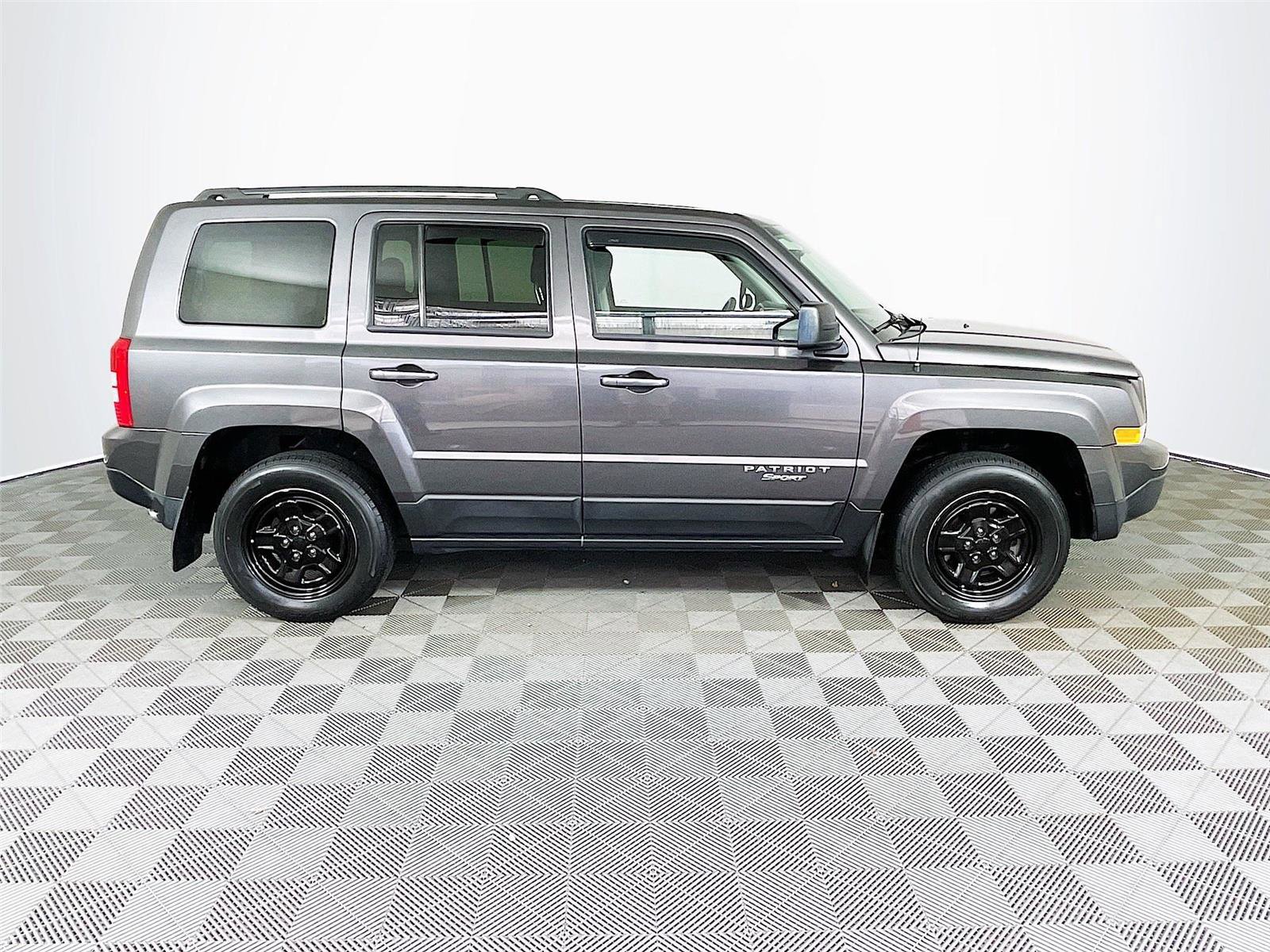 Used 2017 Jeep Patriot Sport w/ Power Value Group AWD/4WD image 10