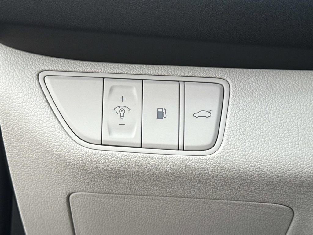 Used 2023 Genesis G70 2.0T RWD image 31