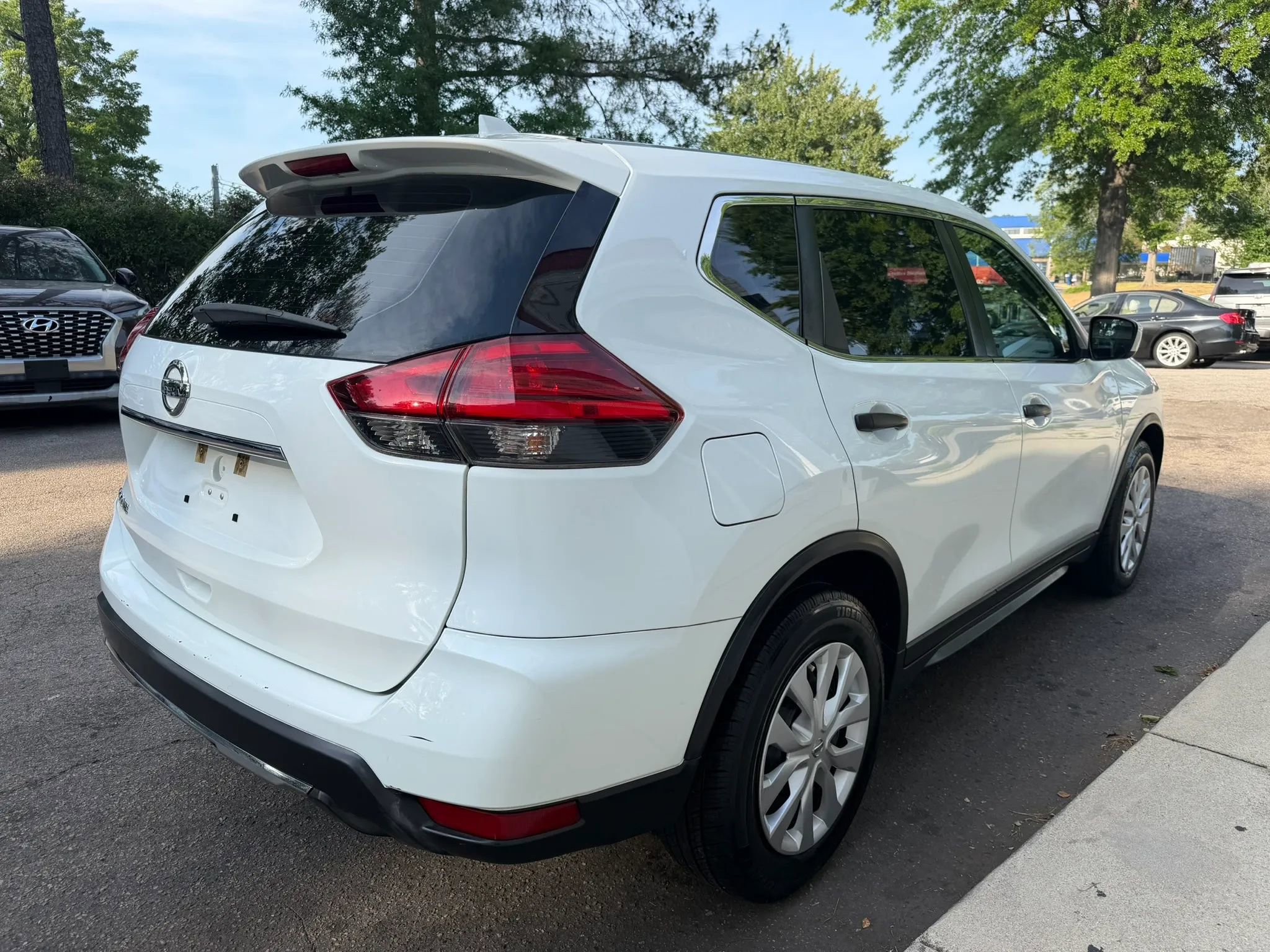 Used 2017 Nissan Rogue S FWD image 5