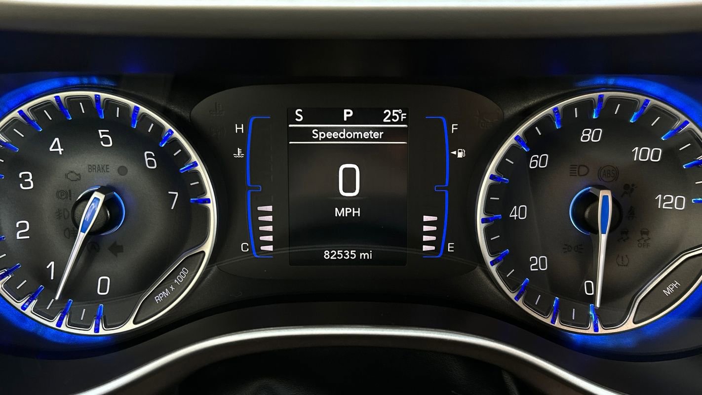 Used 2023 Chrysler Voyager LX image 21