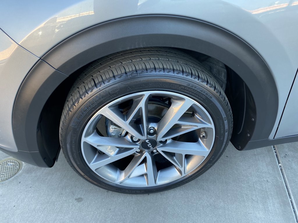 Used 2022 Kia Niro Touring Special Edition FWD image 9