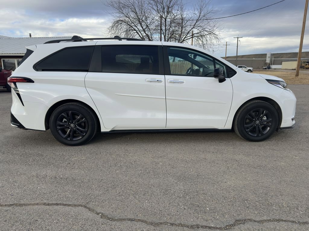 Used 2025 Toyota Sienna XSE image 8