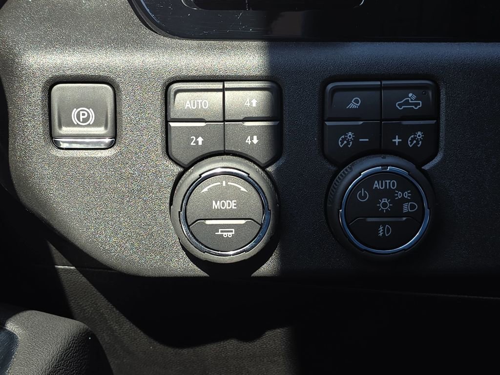 New 2025 Chevrolet Silverado 1500 LTZ w/ LTZ Premium Package AWD/4WD image 24