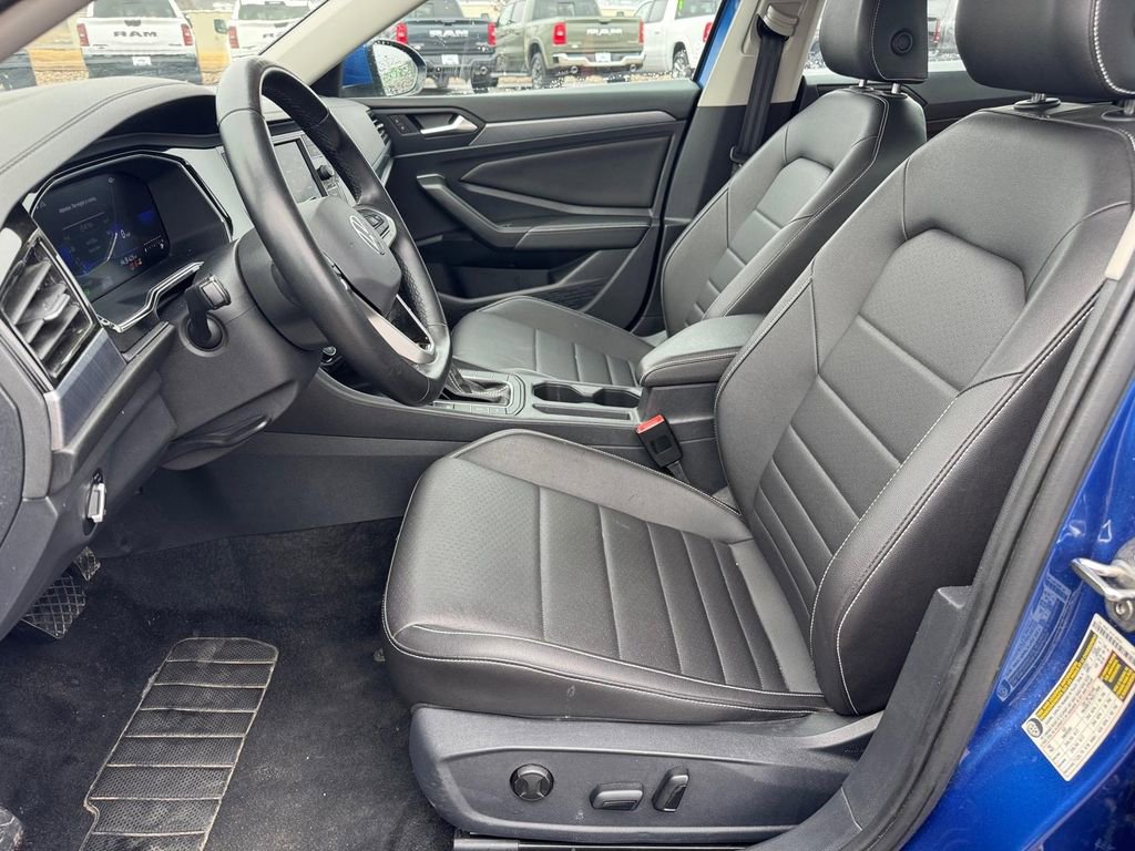 Used 2024 Volkswagen Jetta SE image 6
