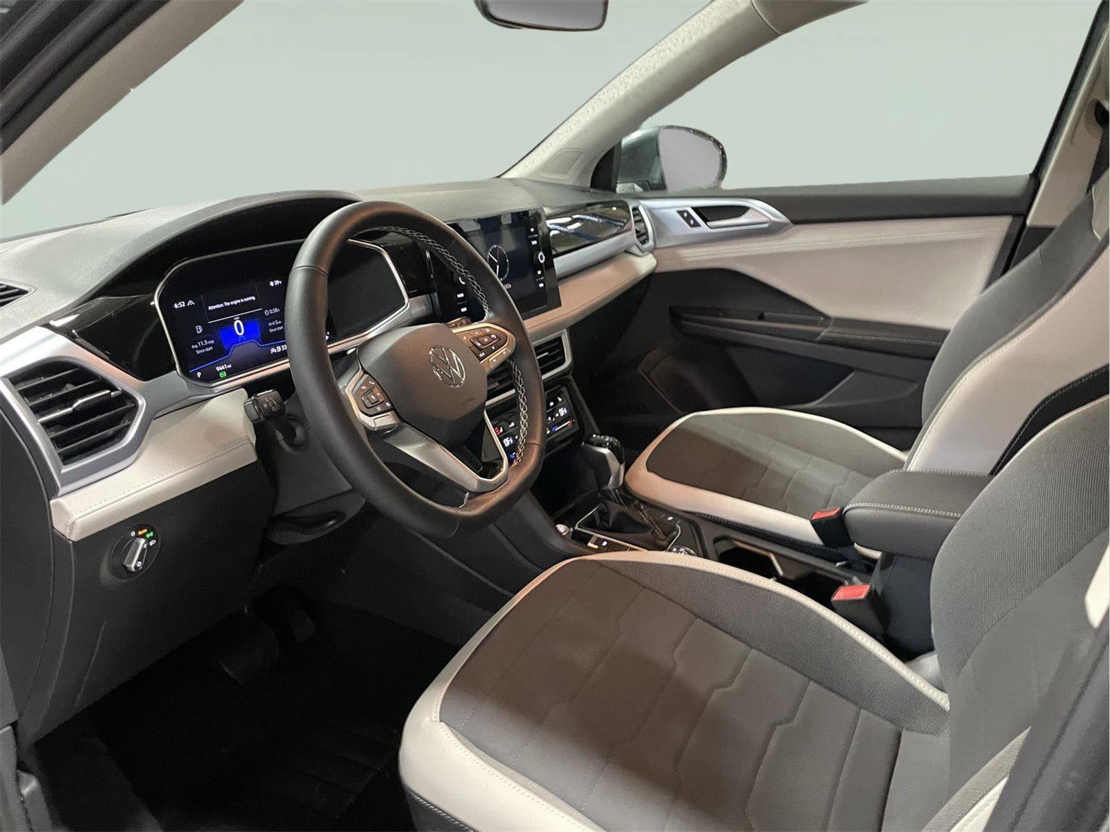 Used 2025 Volkswagen Taos SE image 12