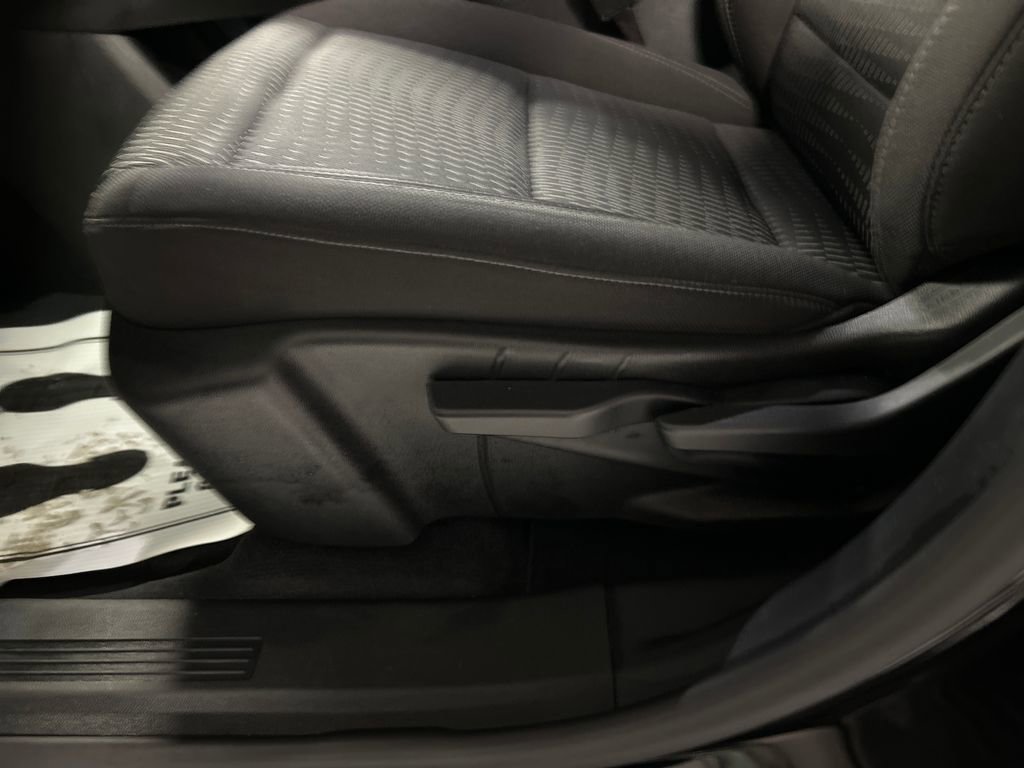 Used 2025 Chevrolet Equinox LT image 12