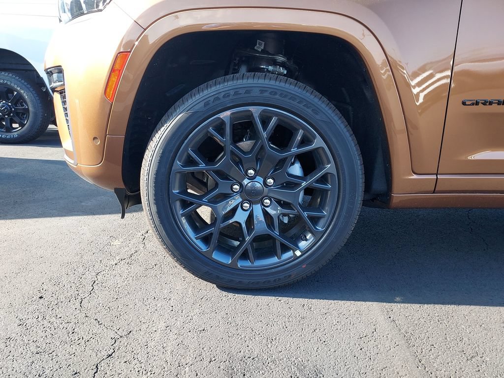 New 2026 Jeep Grand Cherokee Summit w/ Obsidian Package AWD/4WD image 26