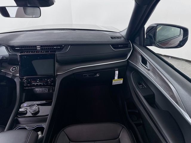 New 2025 Jeep Grand Cherokee Limited w/ Black Appearance Package AWD/4WD image 27