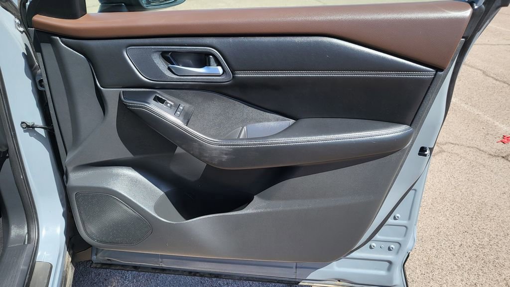 Used 2022 Nissan Rogue SL w/ SL Premium Package image 17