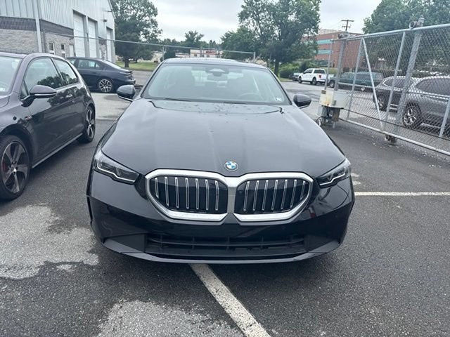 Used 2024 BMW 530i xDrive w/ Premium Package AWD/4WD image 5