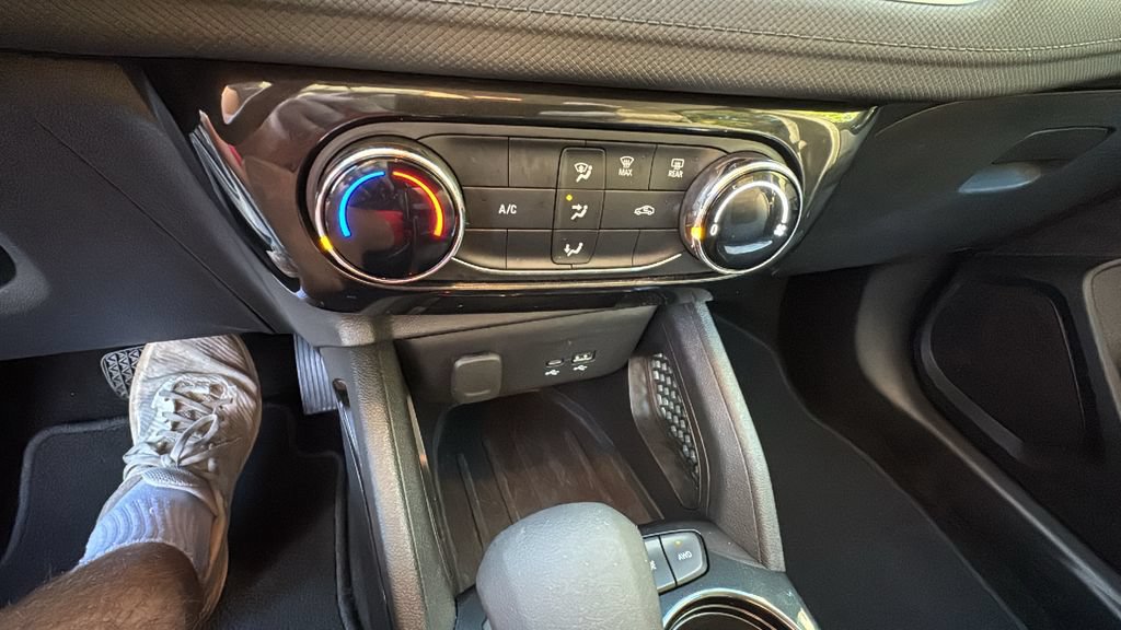Used 2025 Chevrolet TrailBlazer LT AWD/4WD image 21