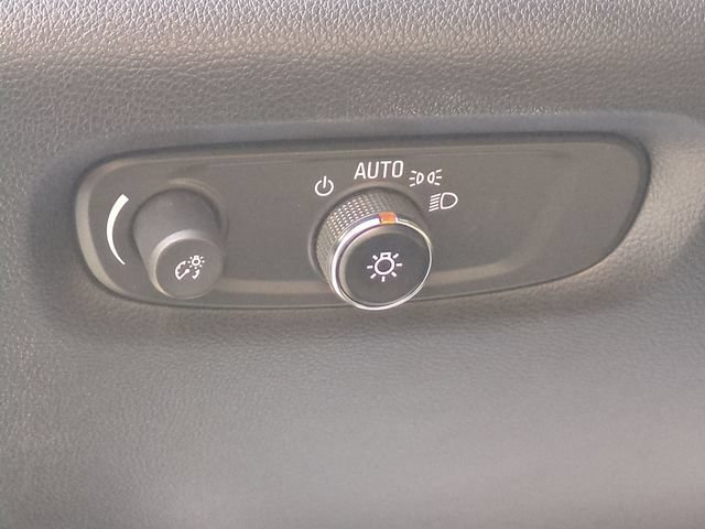Used 2023 Chevrolet Traverse LT FWD image 20
