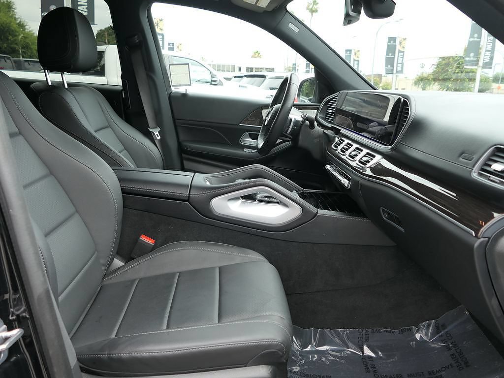 Used 2025 Mercedes-Benz GLS 450 4MATIC image 25