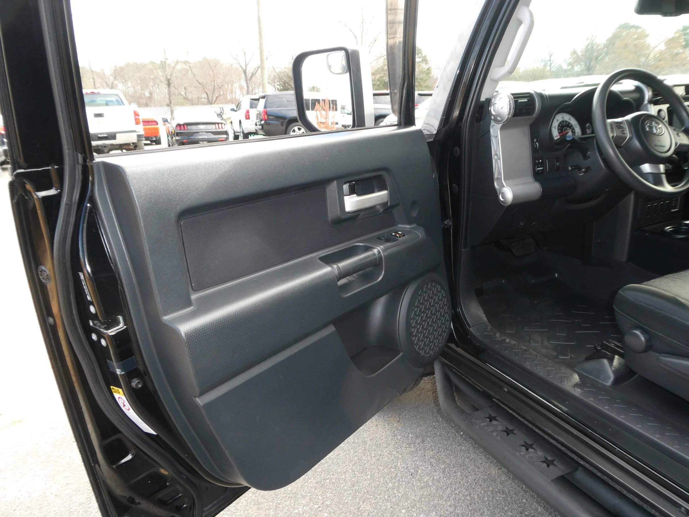 Used 2012 Toyota FJ Cruiser 4WD image 11
