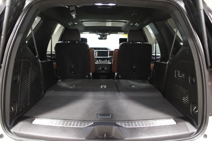 Used 2024 GMC Yukon Denali Ultimate AWD/4WD image 16