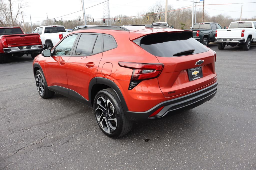 Used 2024 Chevrolet Trax RS w/ Sunroof Package image 3