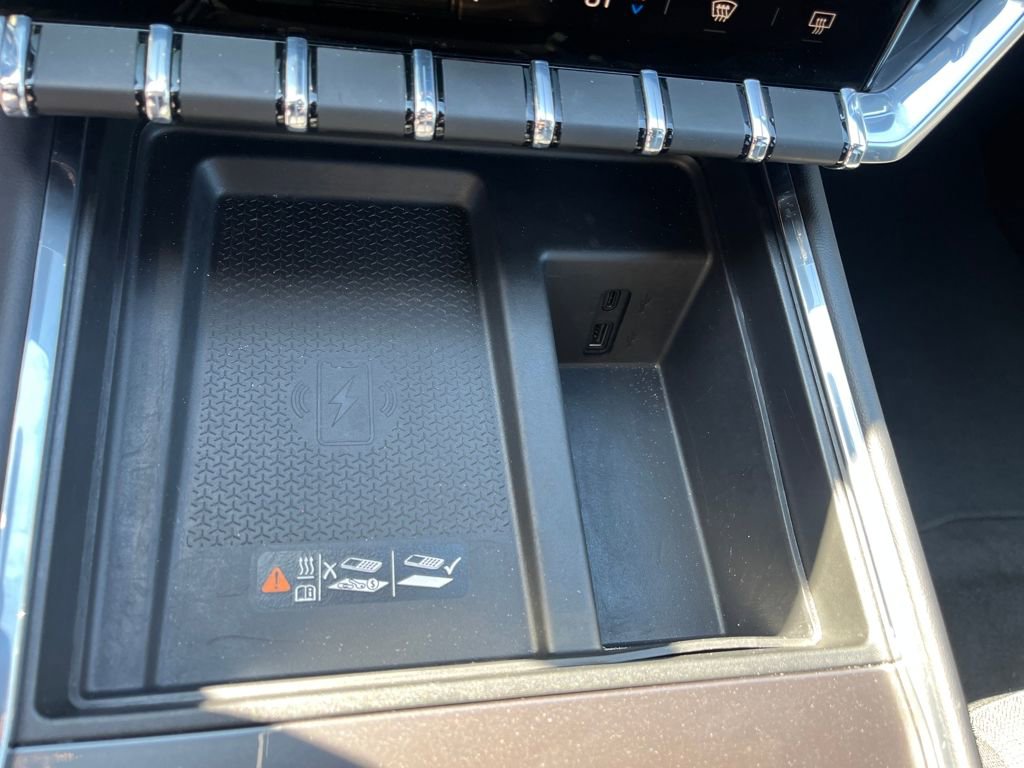 Used 2025 GMC Acadia Elevation image 24