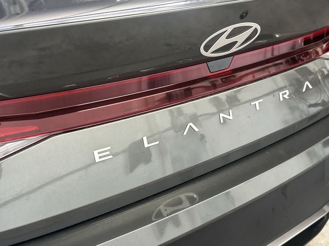 Used 2026 Hyundai Elantra SE FWD image 10