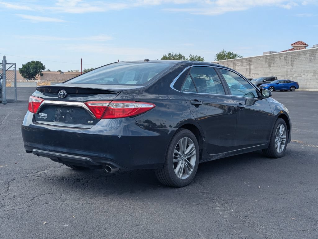Used 2017 Toyota Camry SE w/ Moonroof Package FWD image 3