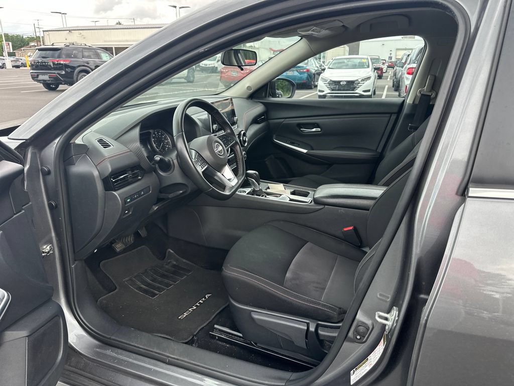 Used 2025 Nissan Sentra SR FWD image 9