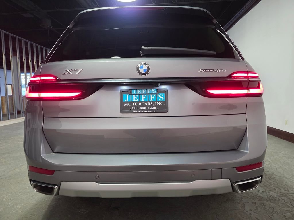 Used 2025 BMW X7 xDrive40i w/ Premium Package image 5