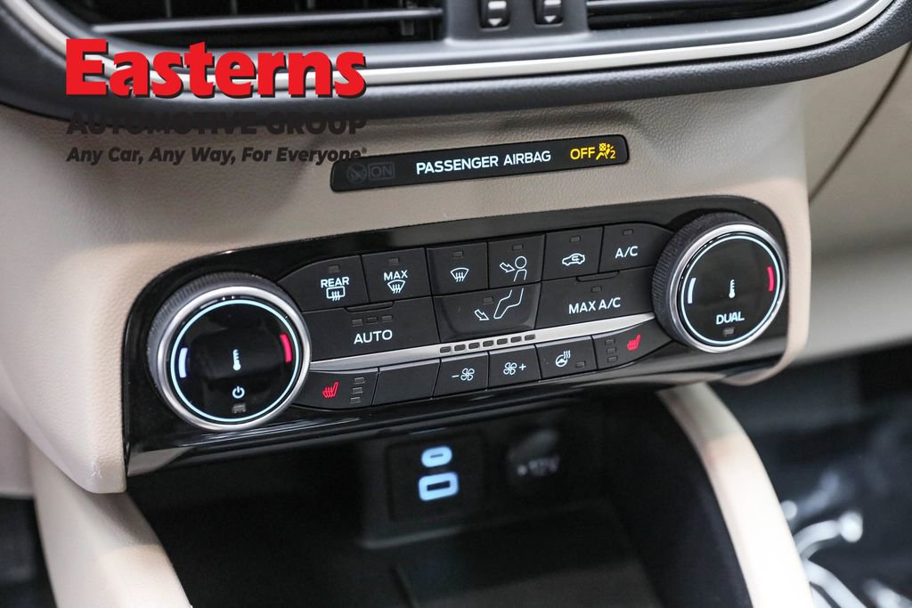 Used 2022 Ford Escape SE w/ Cold Weather Package image 21