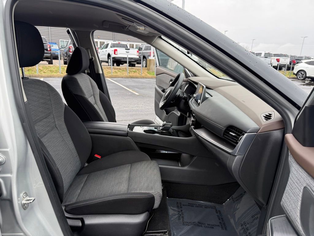 Used 2021 Nissan Rogue SV image 17