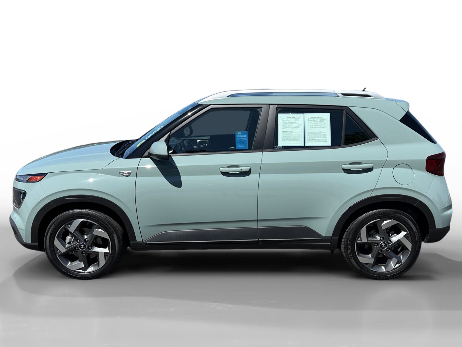 Certified 2025 Hyundai Venue SEL image 2