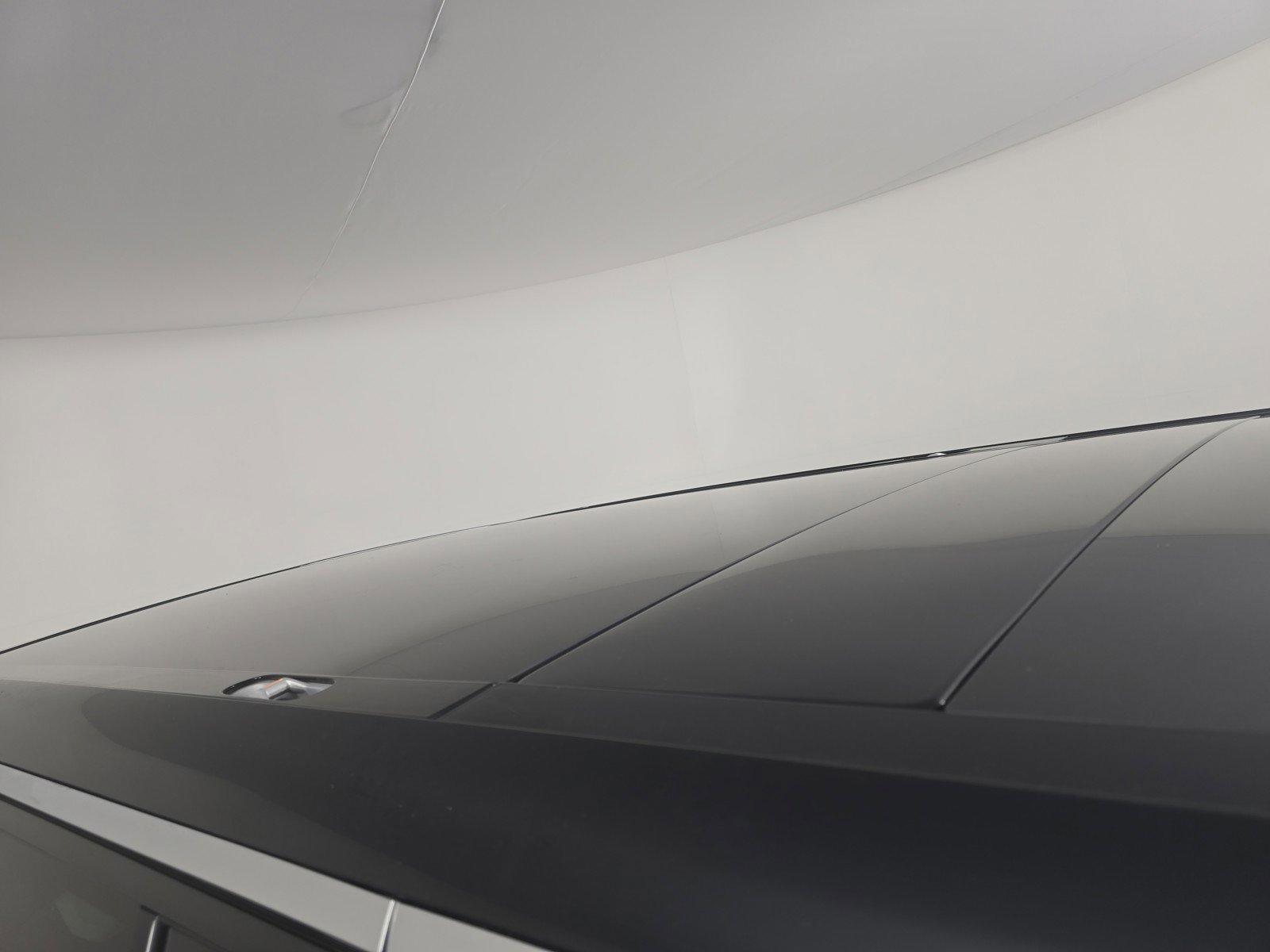 Used 2024 Rivian R1S Adventure image 13