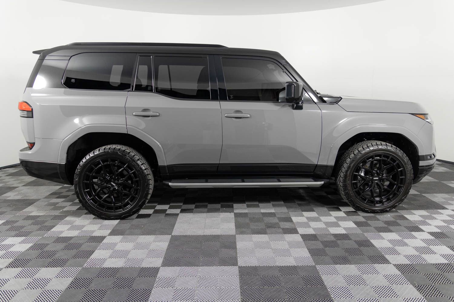 Used 2025 Lexus GX 550 w/ Accessory Package (Z1) AWD/4WD image 9
